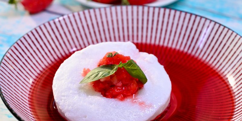 ile-flottante-Fraises Ile flottante à l’eau de Fraises, parfumée au basilic